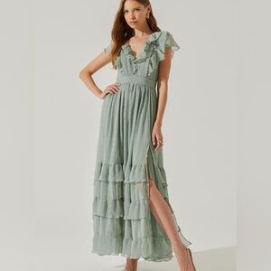 NWOT ASTR the label Tiara Ruffle Maxi Dress. Size Large